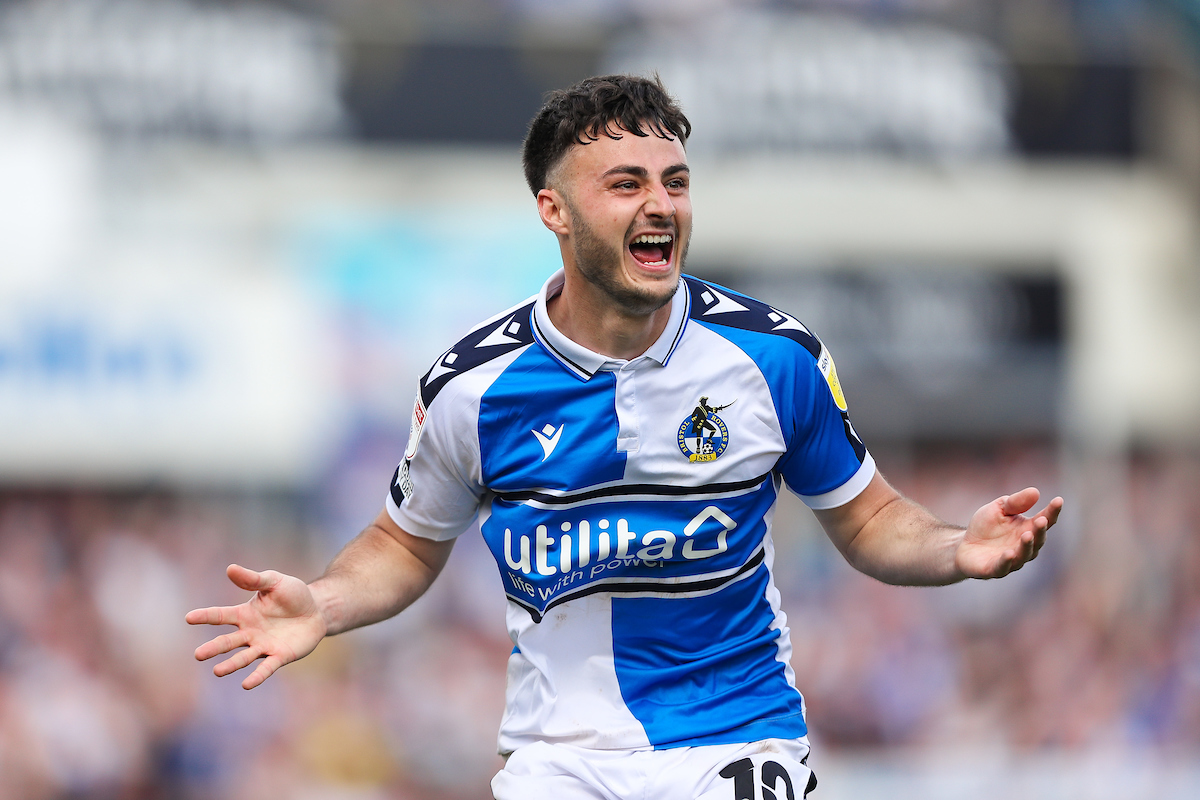 Collins Signs New Deal! - News - Bristol Rovers